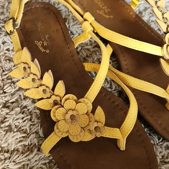 Womans Madeline yellow floral  sandal size 8 - Picture 3 of 10